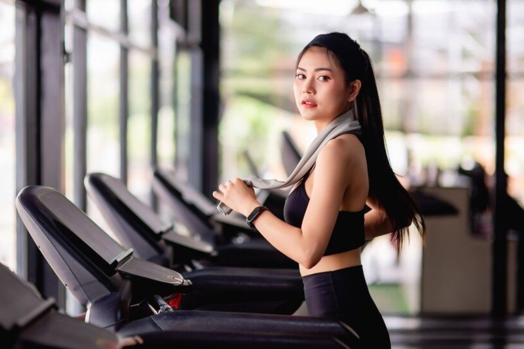 wanita berolahraga